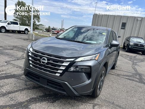 Used 2025 Nissan Rogue SV AWD/4WD image 1