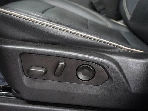 Used 2022 GMC Yukon SLT w/ SLT Premium Package image 7