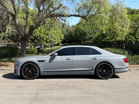 Used 2022 Bentley Flying Spur V8 AWD/4WD image 3