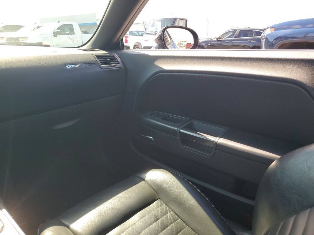 Used 2009 Dodge Challenger R/T RWD image 11