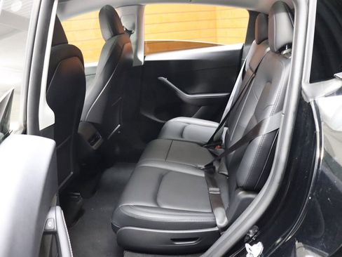 Used 2022 Tesla Model Y Long Range image 42