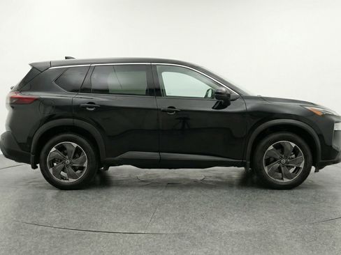 Used 2025 Nissan Rogue SV image 11