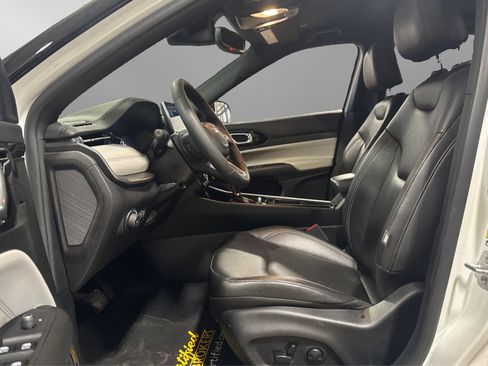 Used 2025 Jeep Compass Limited AWD/4WD image 17