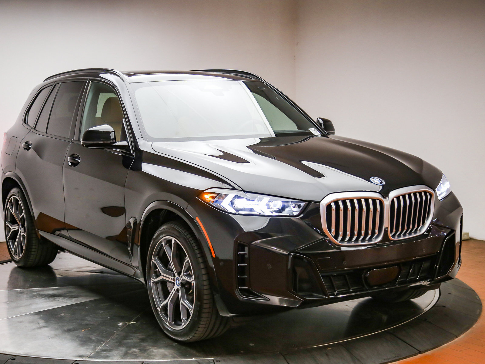 Certified 2024 BMW X5 xDrive50e w/ M Sport Package AWD/4WD image 3