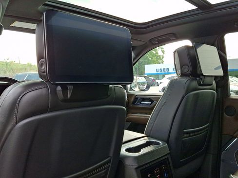 Used 2025 GMC Yukon Denali Ultimate AWD/4WD image 12