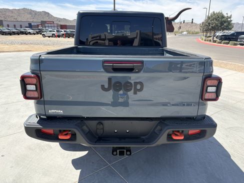 Used 2024 Jeep Gladiator Mojave image 4