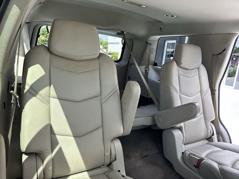 Used 2018 Cadillac Escalade Luxury AWD/4WD image 46