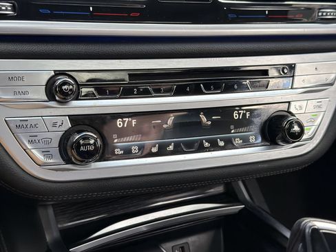 Used 2019 BMW 750i xDrive AWD/4WD image 28