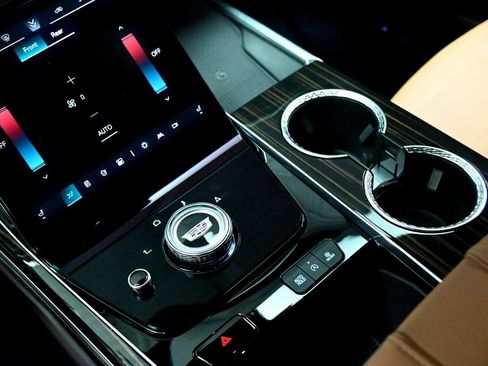 Used 2025 Cadillac Escalade Premium Luxury RWD image 28