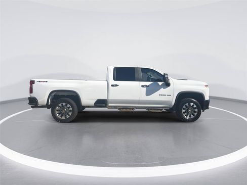 Used 2022 Chevrolet Silverado 2500 Custom w/ Custom Value Package AWD/4WD image 9
