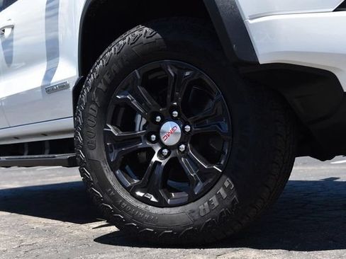 Used 2024 GMC Canyon Elevation w/ Elevation Premium Package AWD/4WD image 3