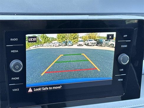 New 2025 Volkswagen Taos SE image 9