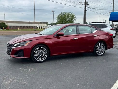 Used 2025 Nissan Altima 2.5 SL FWD image 3