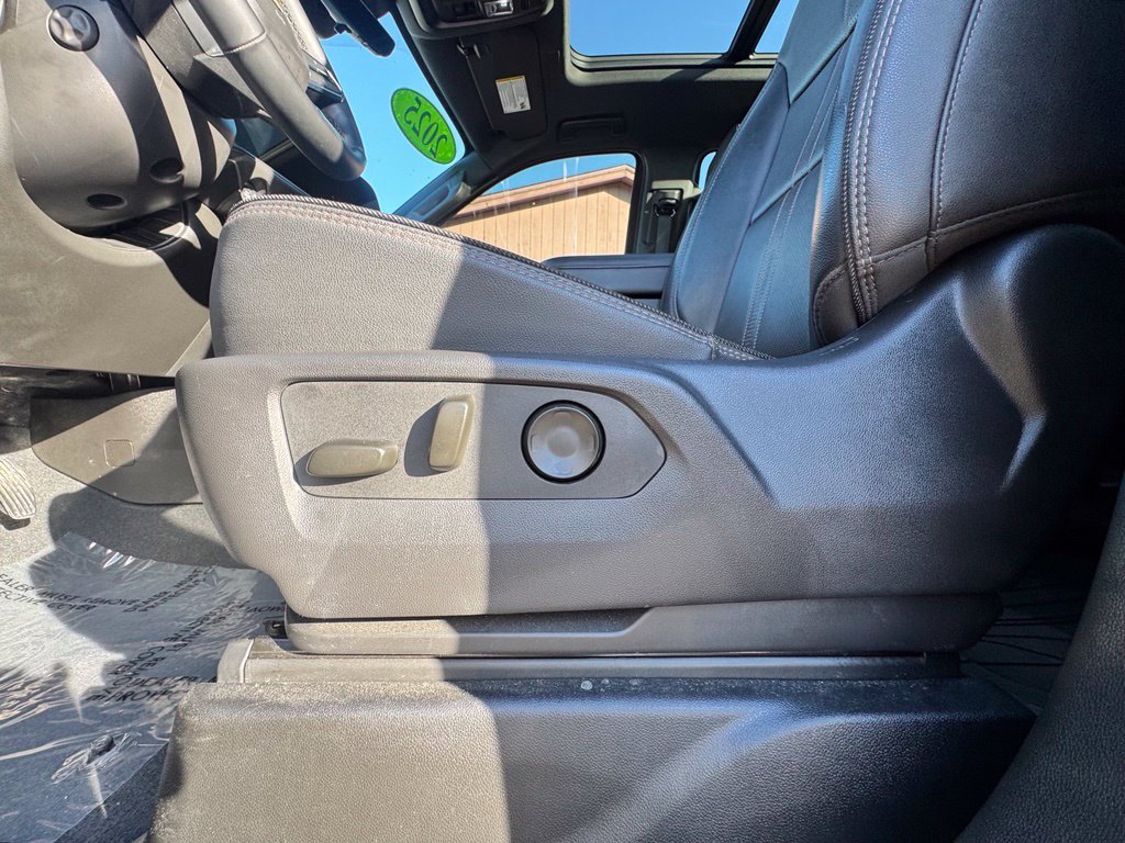 Used 2025 Chevrolet Suburban High Country AWD/4WD image 18
