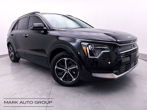 Used 2023 Kia Niro SX image 1