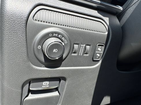 Used 2025 Jeep Grand Wagoneer 4WD image 39