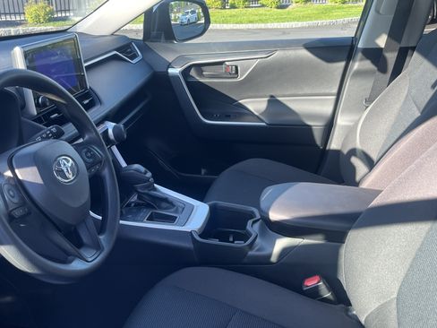 Certified 2025 Toyota RAV4 LE FWD image 5