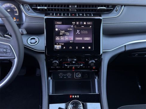 New 2025 Jeep Grand Cherokee L Altitude image 14