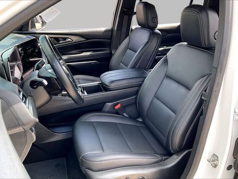 Used 2026 Chevrolet Traverse LT FWD image 8
