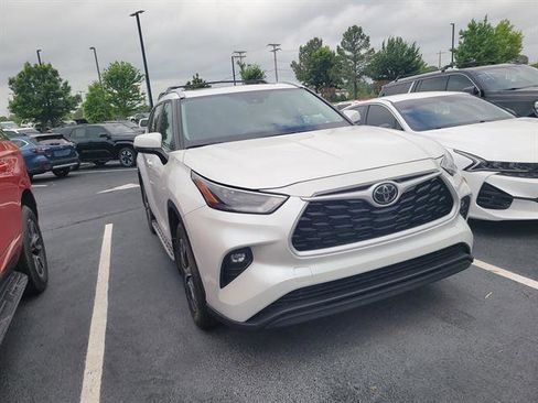 New 2025 Toyota Highlander XLE AWD/4WD image 3