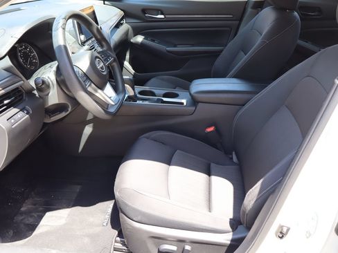 Used 2025 Nissan Altima 2.5 SV FWD image 15