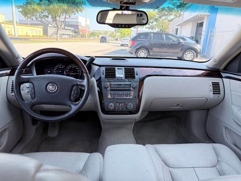 Used 2010 Cadillac DTS Luxury FWD image 16