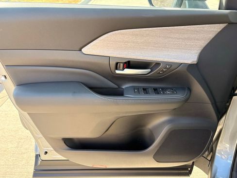 Used 2026 Toyota Grand Highlander Platinum image 10