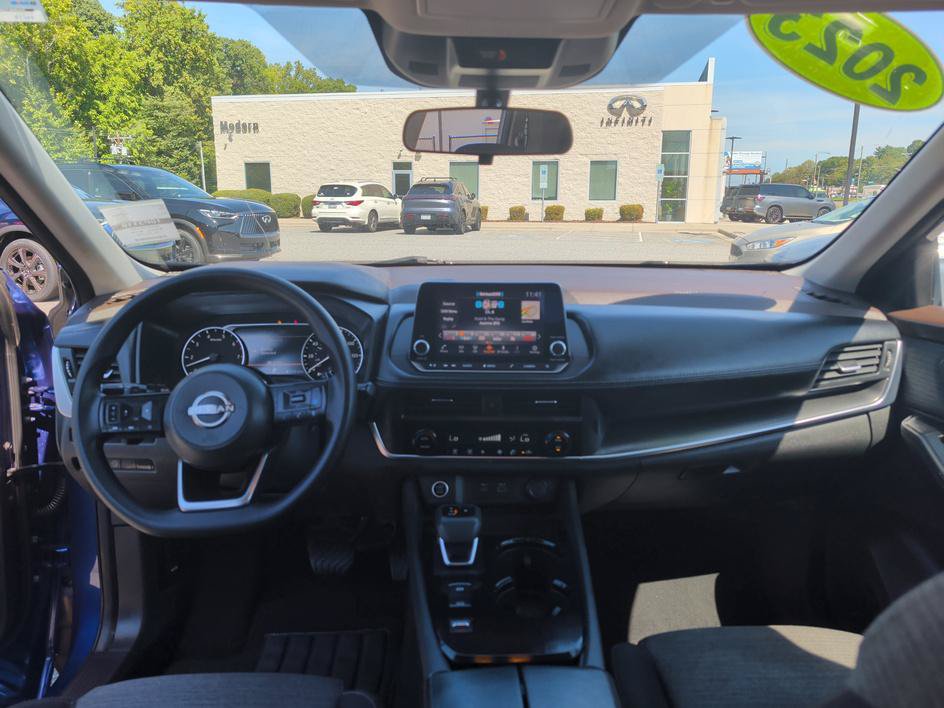 Used 2023 Nissan Rogue SV FWD image 11