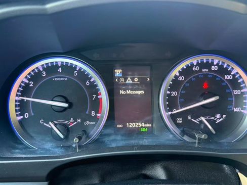 Used 2018 Toyota Highlander XLE AWD/4WD image 17