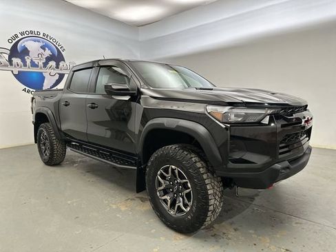 Used 2025 Chevrolet Colorado ZR2 w/ Technology Package image 13