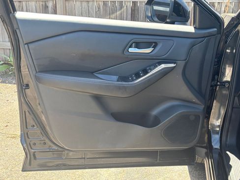 Used 2025 Nissan Rogue SV AWD/4WD image 18