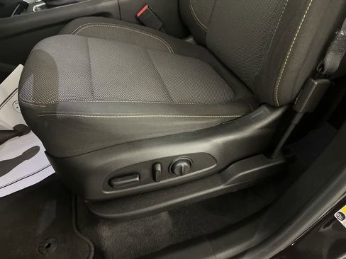 Used 2020 Chevrolet Traverse LT image 14