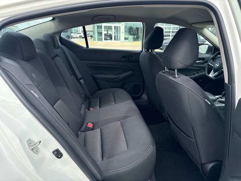Used 2025 Nissan Altima 2.5 SV FWD image 14