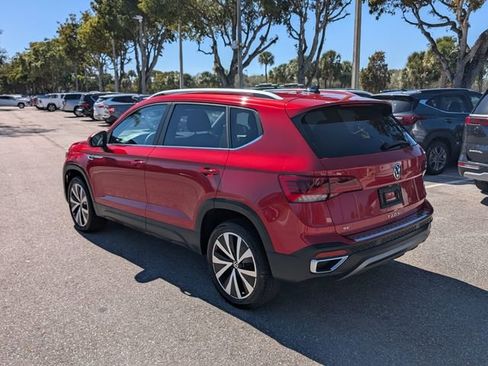 Certified 2023 Volkswagen Taos SE w/ Panoramic Sunroof Package image 5