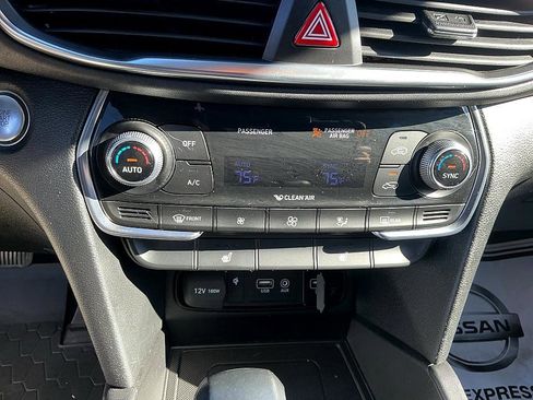 Used 2020 Hyundai Santa Fe SEL w/ Convenience Package image 19