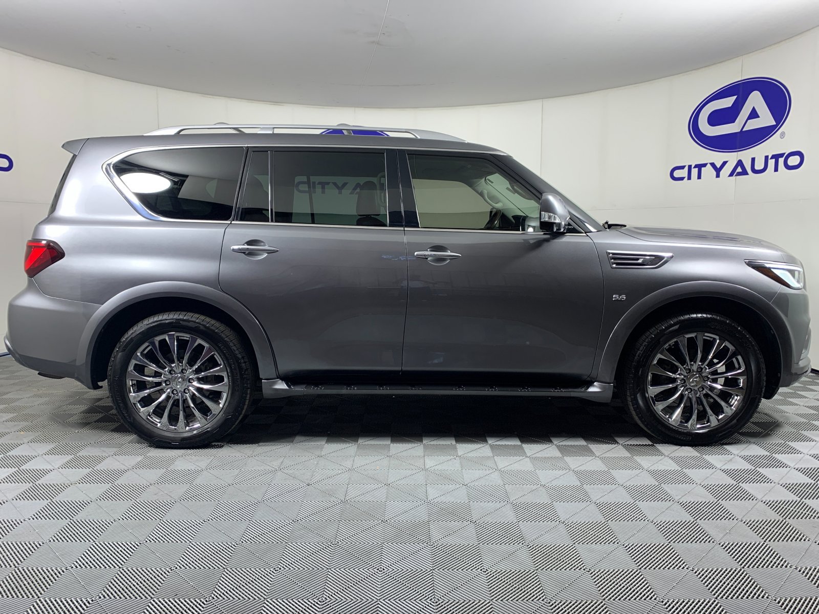 Used 2019 INFINITI QX80 Luxe w/ All-Season Package RWD image 2