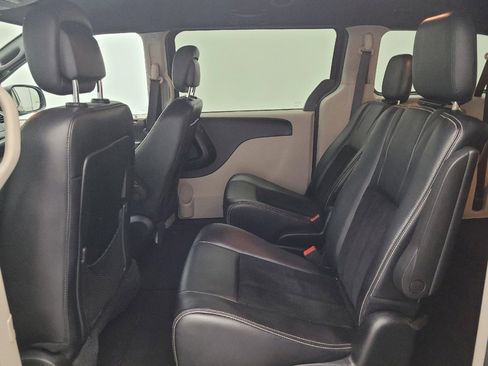 Used 2018 Dodge Grand Caravan SXT FWD image 18