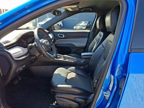 Used 2024 Jeep Compass Latitude image 13