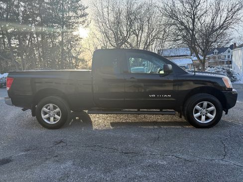 Used 2014 Nissan Titan SV w/ SV Value Truck Package image 6