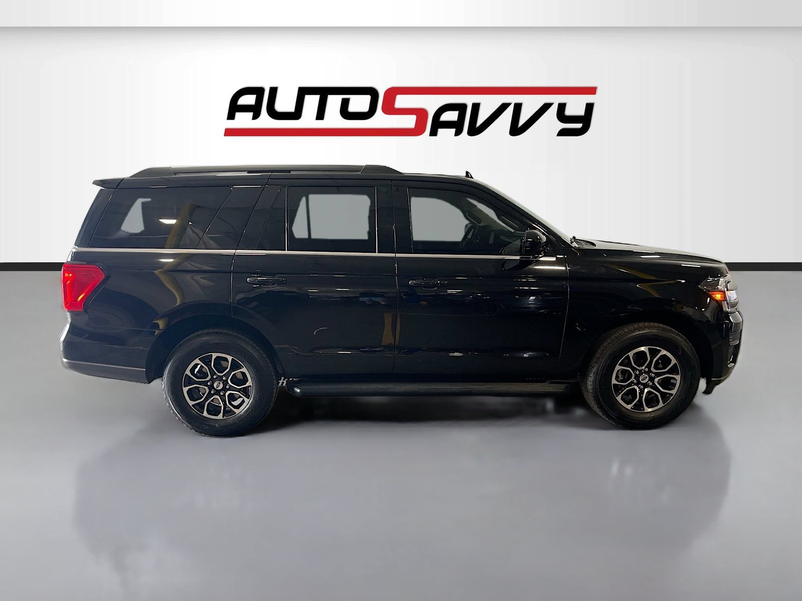 Used 2024 Ford Expedition XLT AWD/4WD image 8