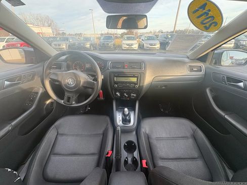Used 2011 Volkswagen Jetta SE image 12