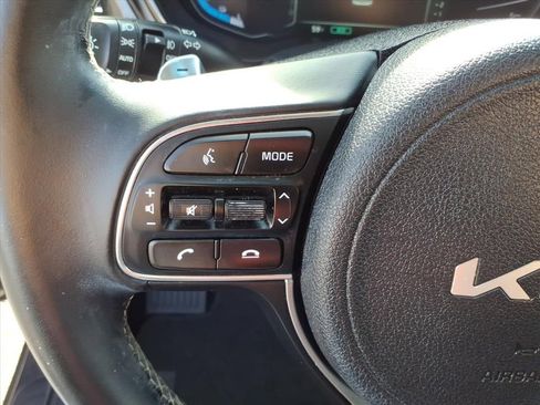 Used 2022 Kia Niro EX image 19