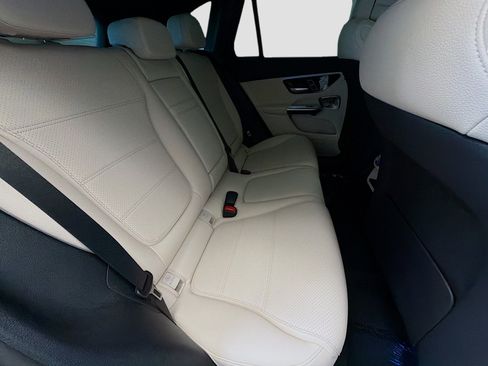 Used 2024 Mercedes-Benz GLC 300 image 14