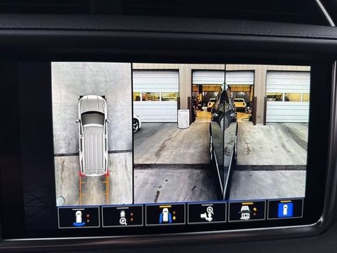 Used 2024 GMC Yukon XL Denali image 28