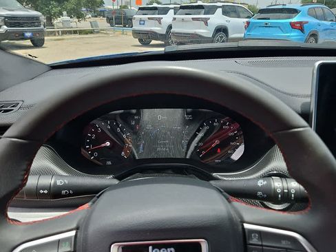 Used 2025 Jeep Compass Trailhawk AWD/4WD image 22