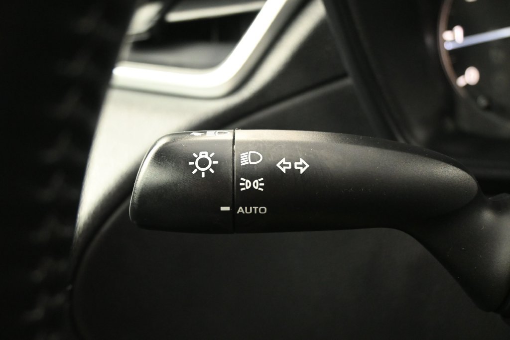 Used 2025 Toyota Corolla Cross LE AWD/4WD image 16