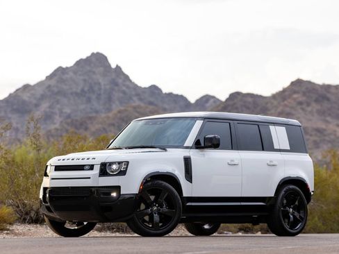 Used 2025 Land Rover Defender 110 V8 AWD/4WD image 6