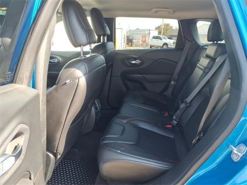 Used 2019 Jeep Cherokee Trailhawk w/ Cold Weather Group image 14