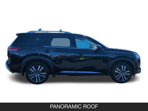 Certified 2025 Nissan Pathfinder Platinum FWD image 6