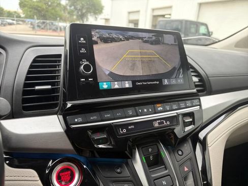 Used 2025 Honda Odyssey Touring image 11